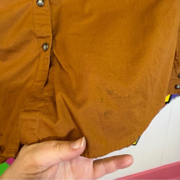 Shyanne, Brown Pearl Snap Top. Size XS. Minor staining on the front as shown. - Picture 2 of 7